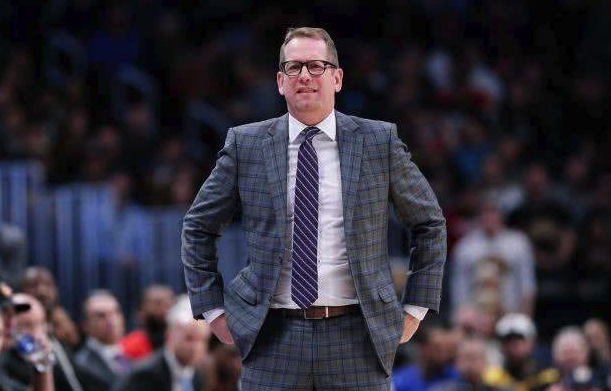  法兰克福主帅赛后批评裁判尺度  