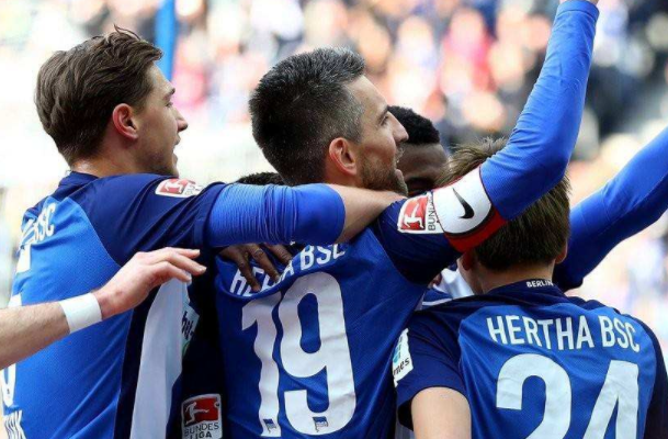 桑德豪森青春军团敢打敢拼,激情四射斩获赛季首胜